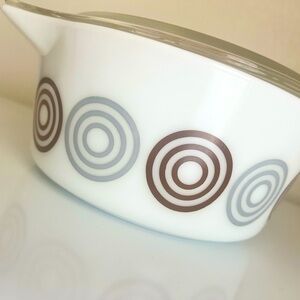 Vintage Pyrex Bullseye Cosmopolitan Casserole 2.5 Qt. MCM Retro